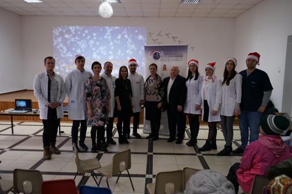 Free lesson on the diseases of the oro-maxillofacial region and their prophylaxis offered by the surgeon Dumitru Sîrbu to the villagers of Balanesti