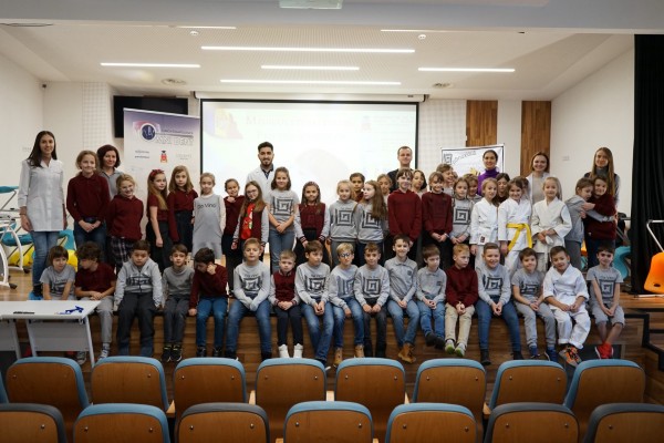 Children's dentists from the «Omni Dent» Clinic received with great warmth by the students of the «Da Vinci» high school