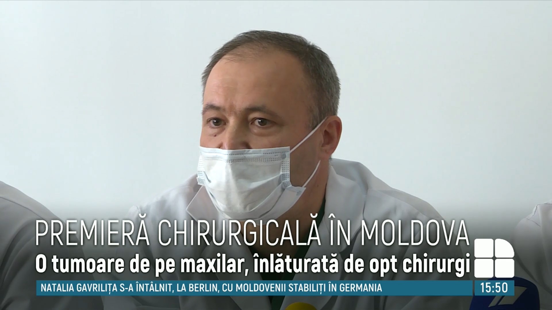 Premieră chirurgicală în Moldova. Un bărbat a primit o a doua şansă la viaţă după ce opt chirurgi i-au înlăturat o tumoare extrem de agresivă